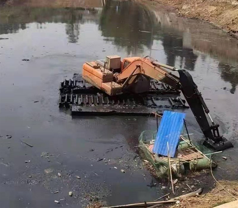 水上挖掘機的正確行走應該怎么操作？